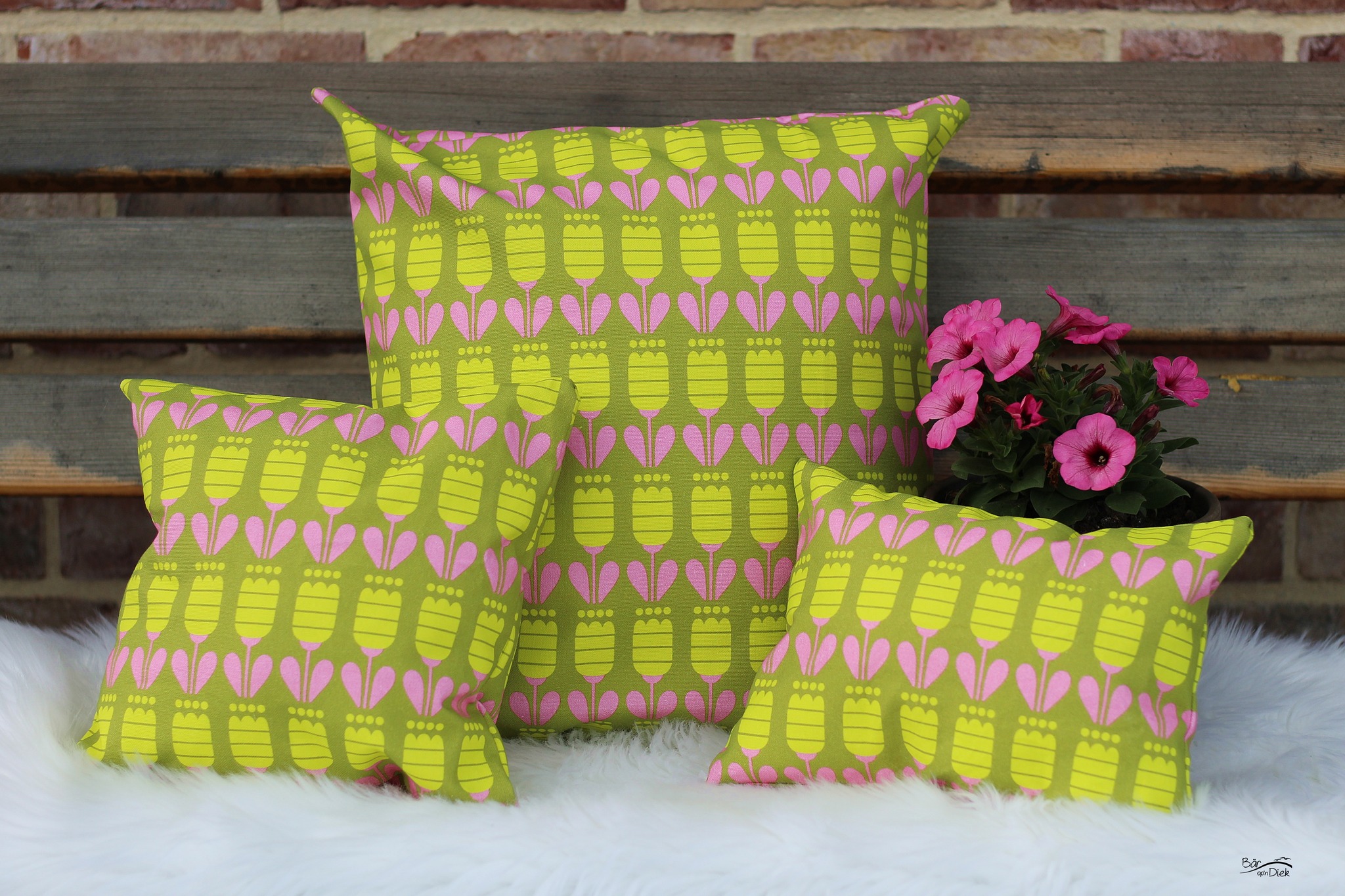 Bio Webware Stoff  - Trallala Mint - Fummelhummel, bunt, Floral & Blumen 100% Bio-Baumwolle