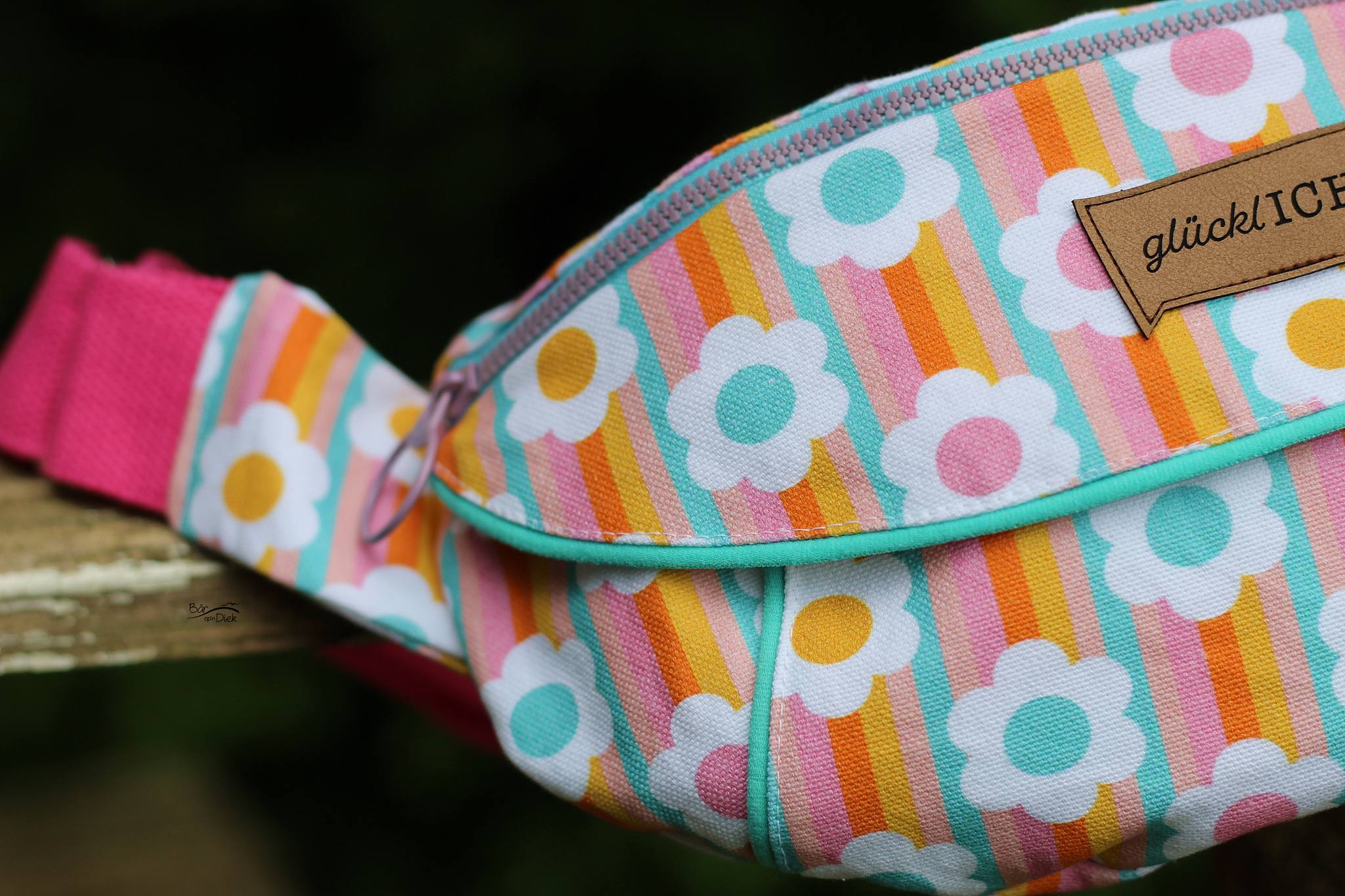Bio Webware Stoff  -  Happy  - Fummelhummel, bunt, Floral & Blumen, Sommer, 100% Bio-Baumwolle