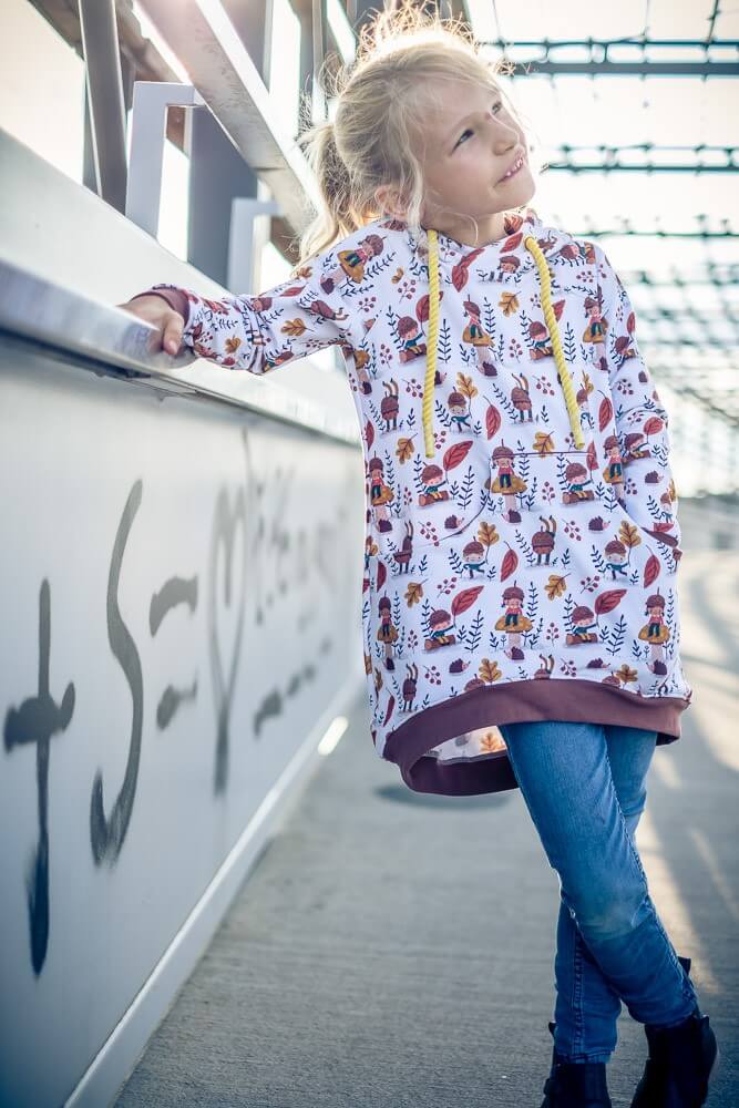 Bio Webware Stoff  -  Fun In The Fall  - Bora, Tiere, creme, Blätter & Ranken, 100% Bio-Baumwolle