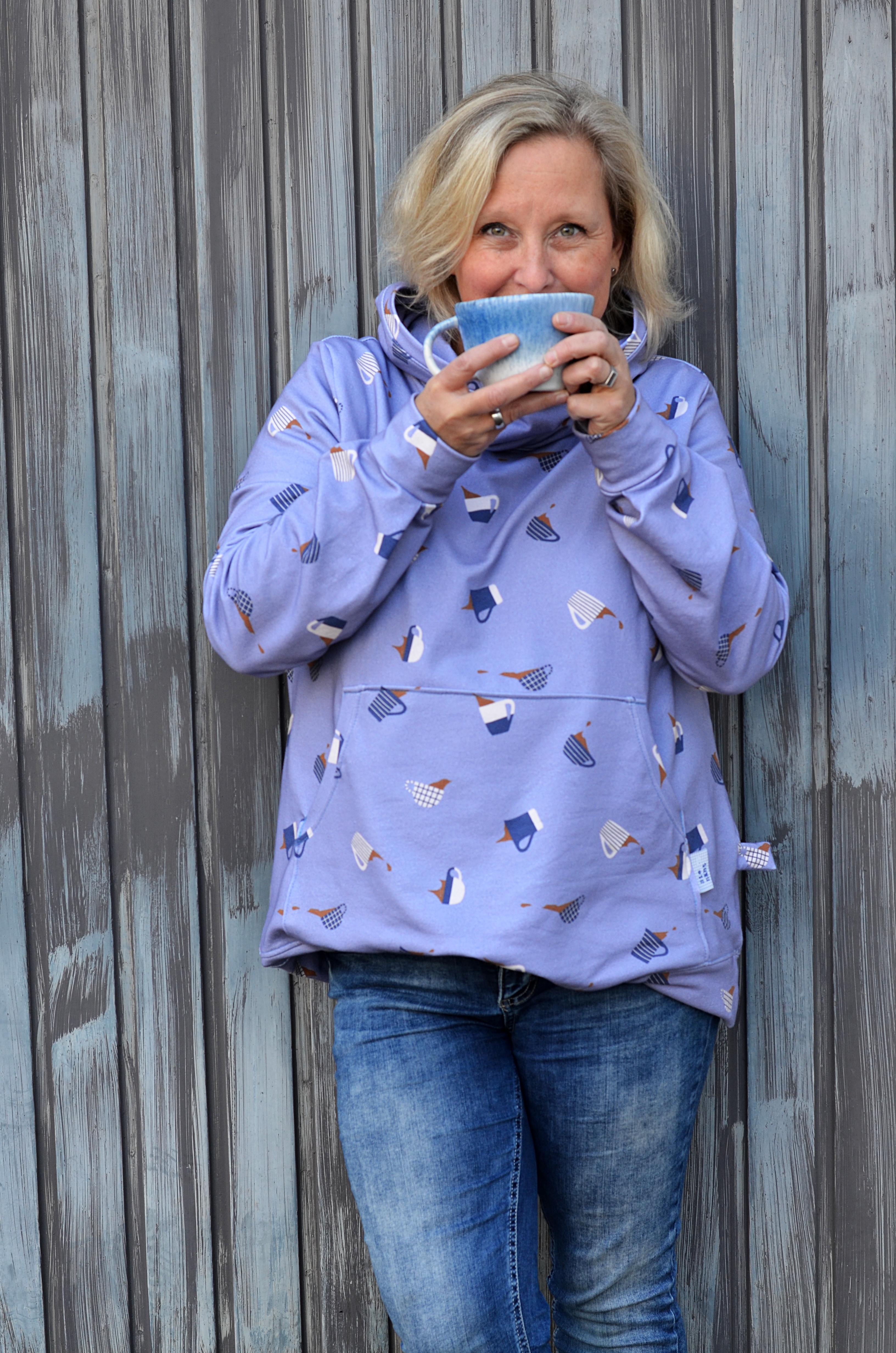 Bio Stoff - Der Tanz der Kaffeetassen Lavendel hell 