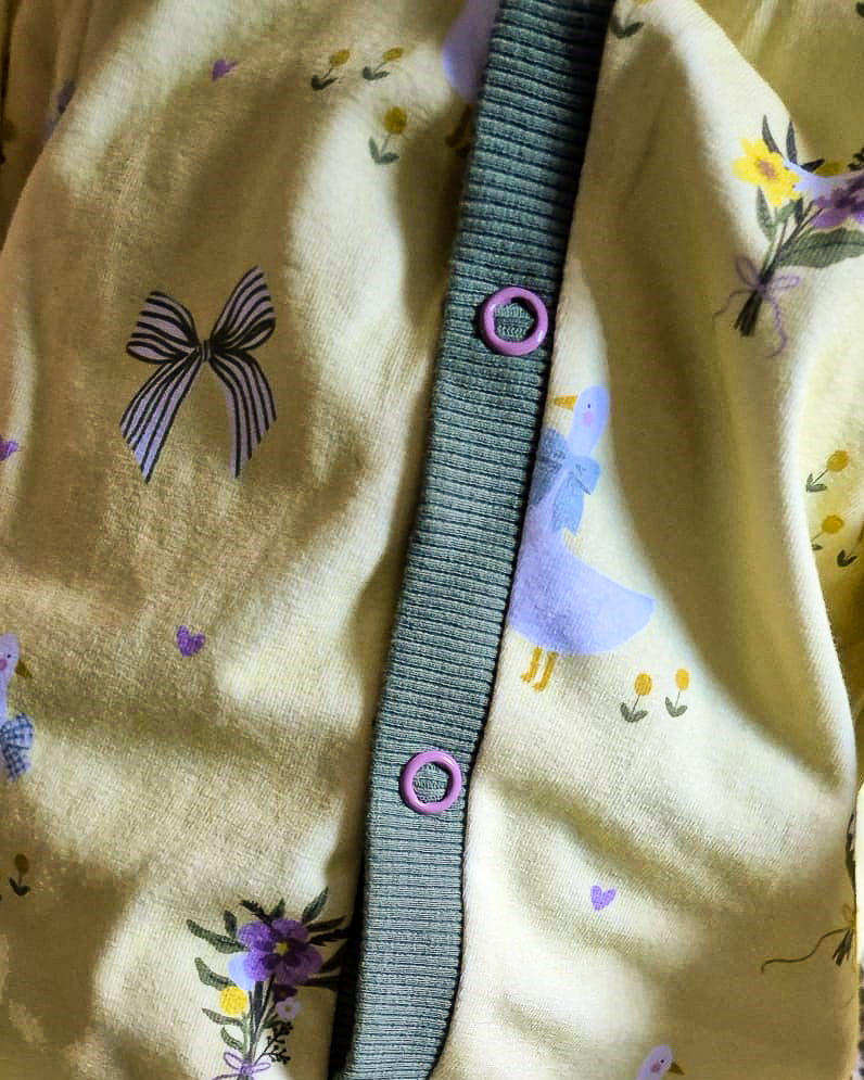 Organic fabric - Gänse und Blümchen yellow