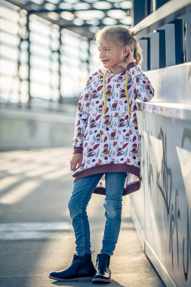Bio Webware Stoff  -  Fun In The Fall  - Bora, Tiere, creme, Blätter & Ranken, 100% Bio-Baumwolle