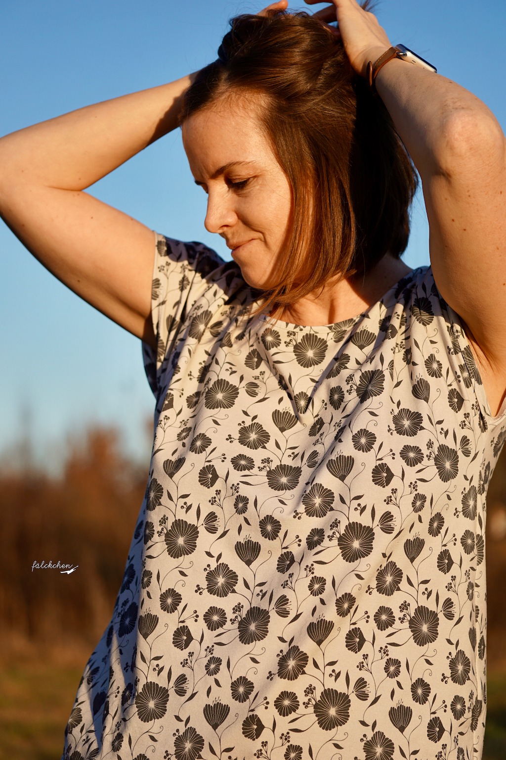 Bio Webware Stoff  -  Blumenranke  - LisaSanders, Floral & Blumen, beige, Blätter & Ranken, schwarz, 100% Bio-Baumwolle