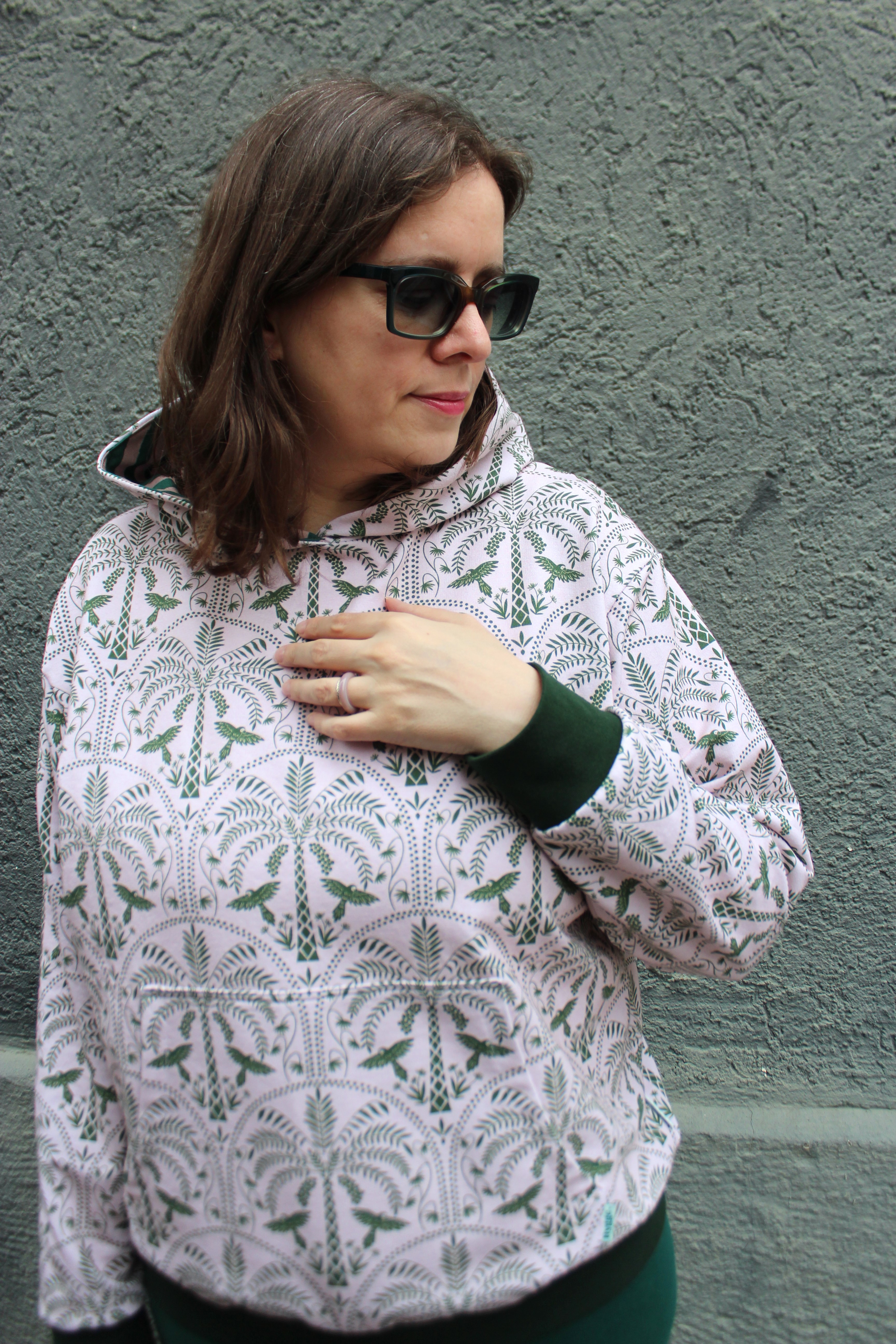 Bio Stoff  - Parrots and Palms dunkelgrün