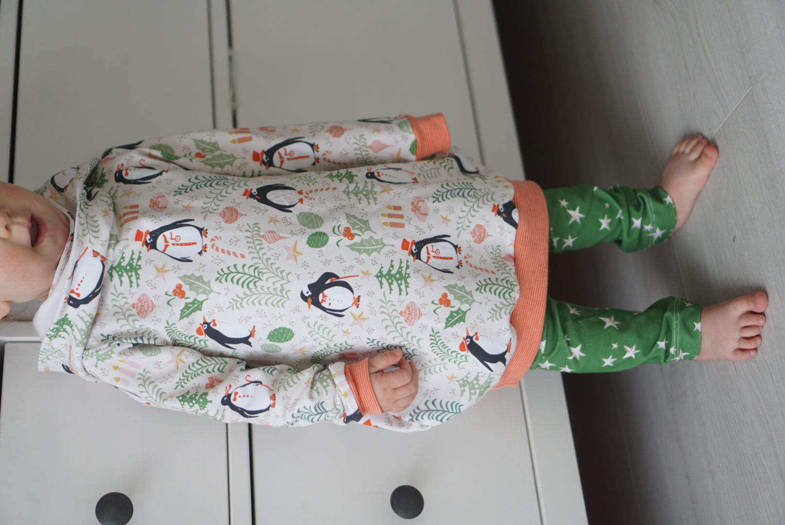 Bio Stoff - Festive Penguins Stars blau