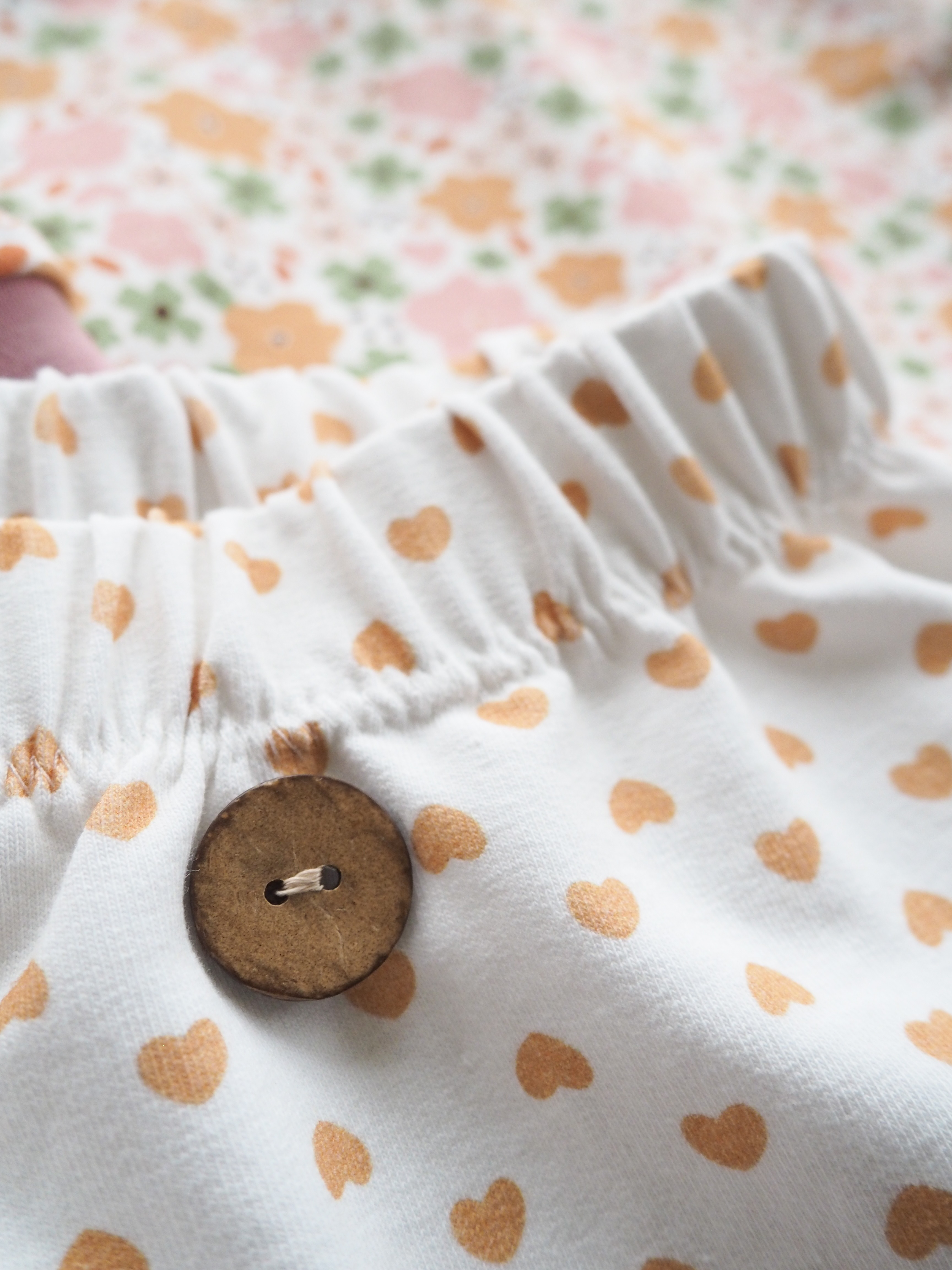 Bio-Stoff - Herzen grün, beige