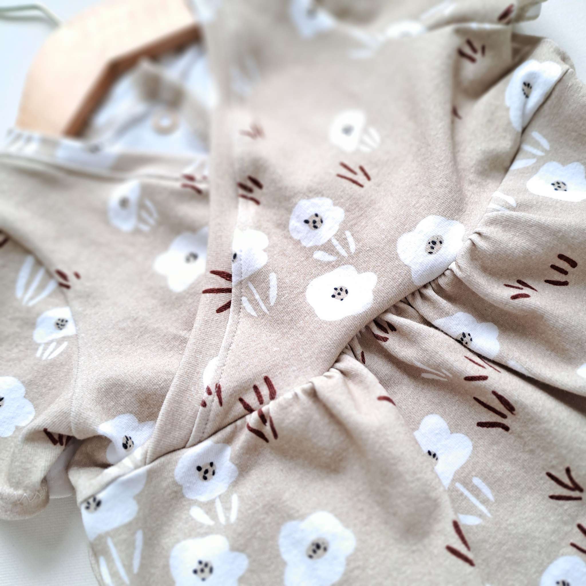 Bio Stoff - Goose Flowers Coffee Latte von Annick in beige Bio Stoff - Goose Flowers Coffee Latte von Annick in beige