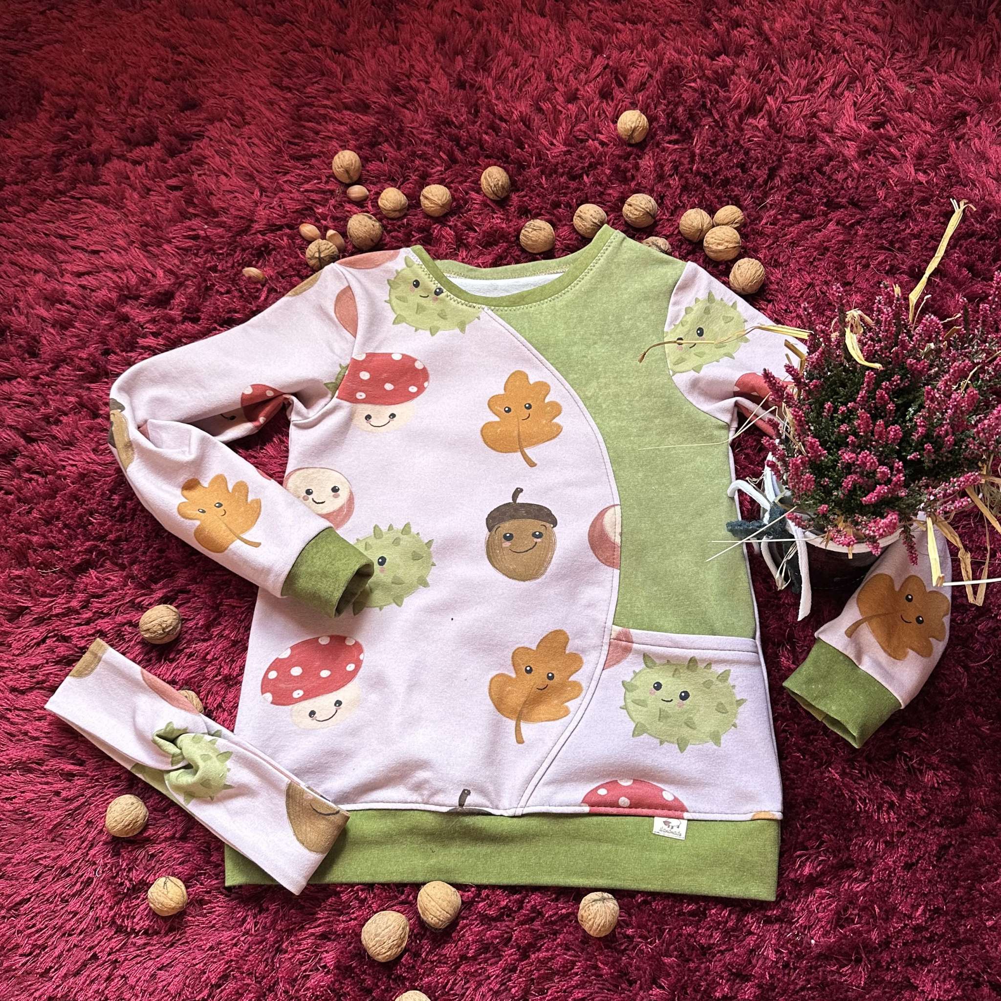 Bio Stoff - Autumn Fruits Green Large by Benito and Maus Illustrations in green Bio Stoff - Autumn Fruits Green Large by Benito and Maus Illustrations in green