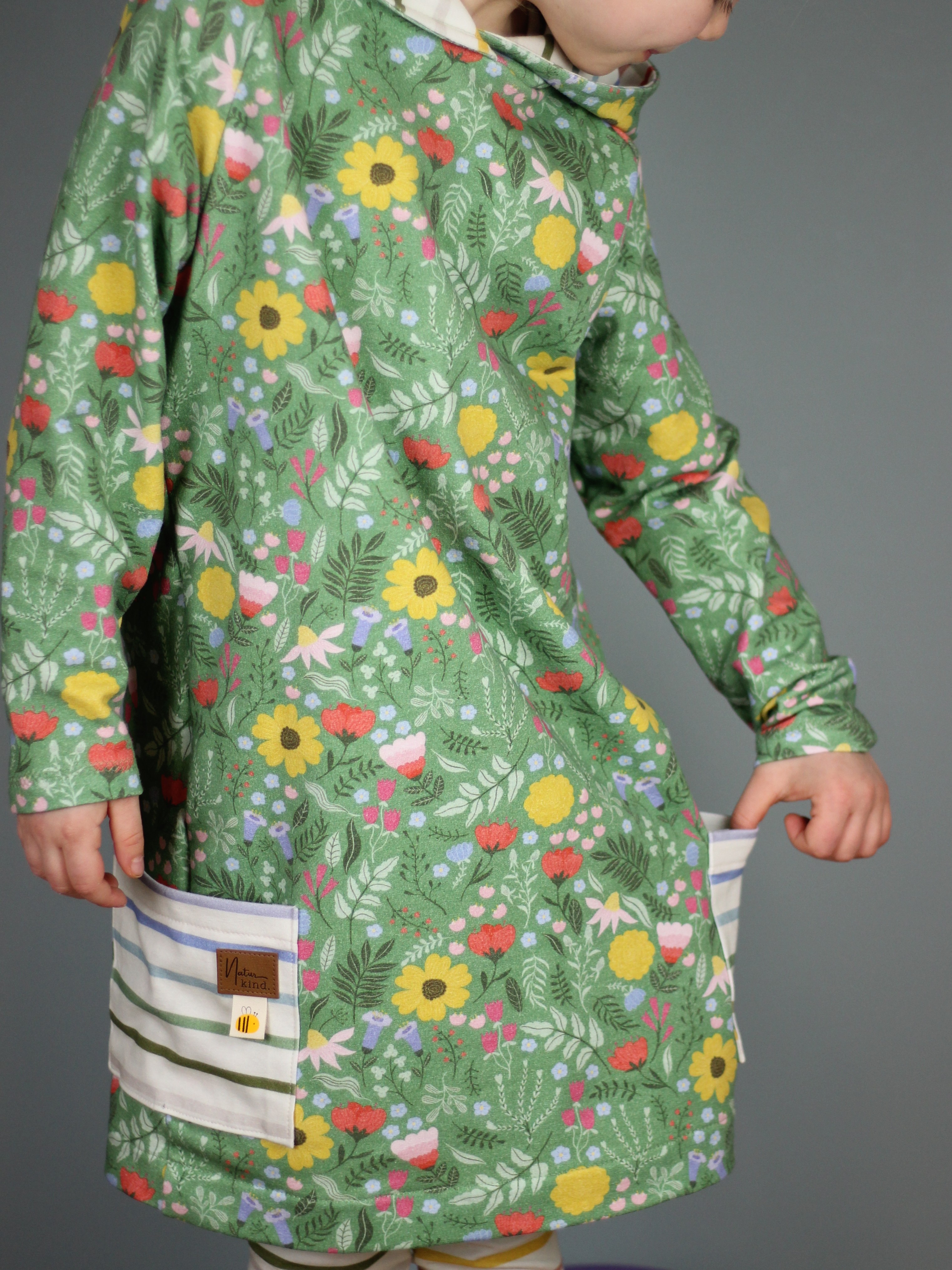 Bio Webware Stoff  -  Blühender Garten Grün bunt  - Deinki, grün, Floral & Blumen, 100% Bio-Baumwolle