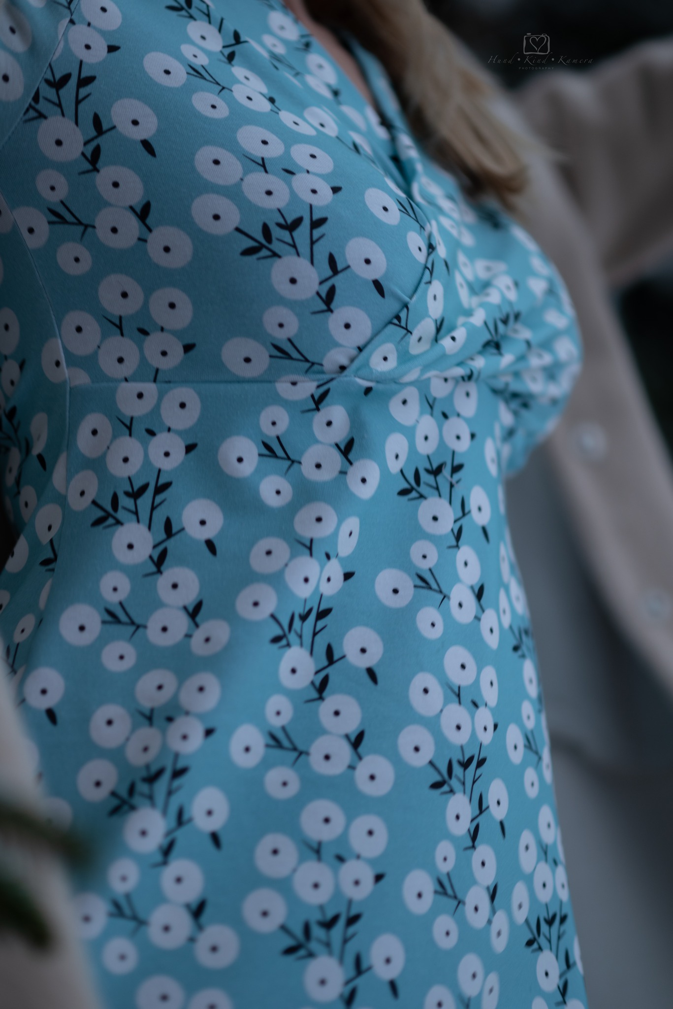 Bio Summersweat Stoff  -  Schneebeere  - LisaSanders, Blätter & Ranken, Punkte, petrol, Breite 150 cm