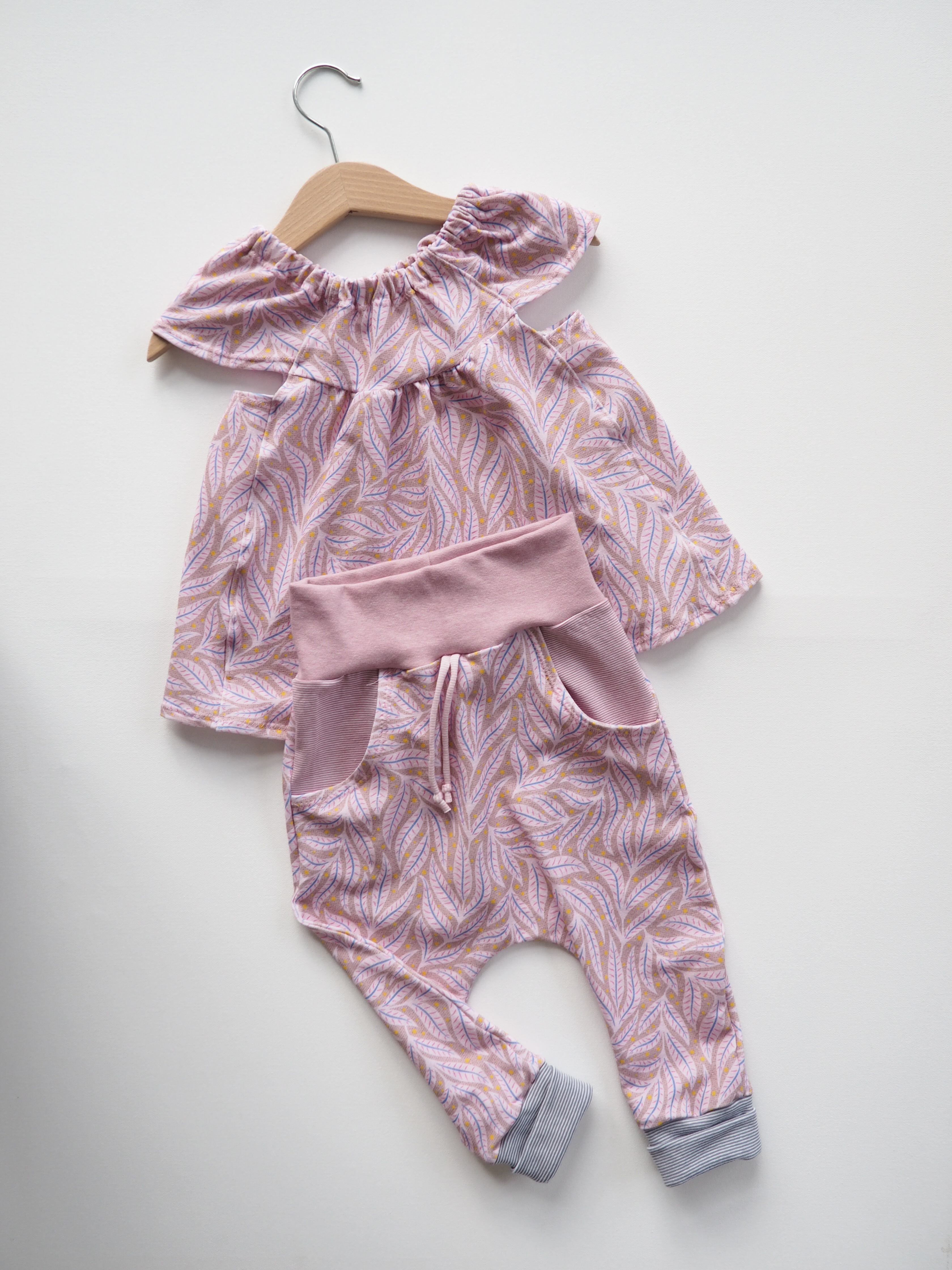 Bio Stoff  - Preppy Spring Flowing Leaves braun