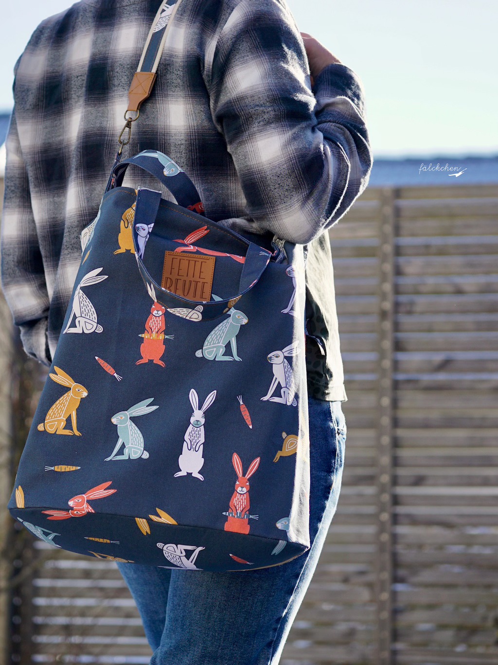 Bio Webware Stoff  -  Ein Garten voller Hasen  - DalightDesign, Tiere, rosa, 100% Bio-Baumwolle