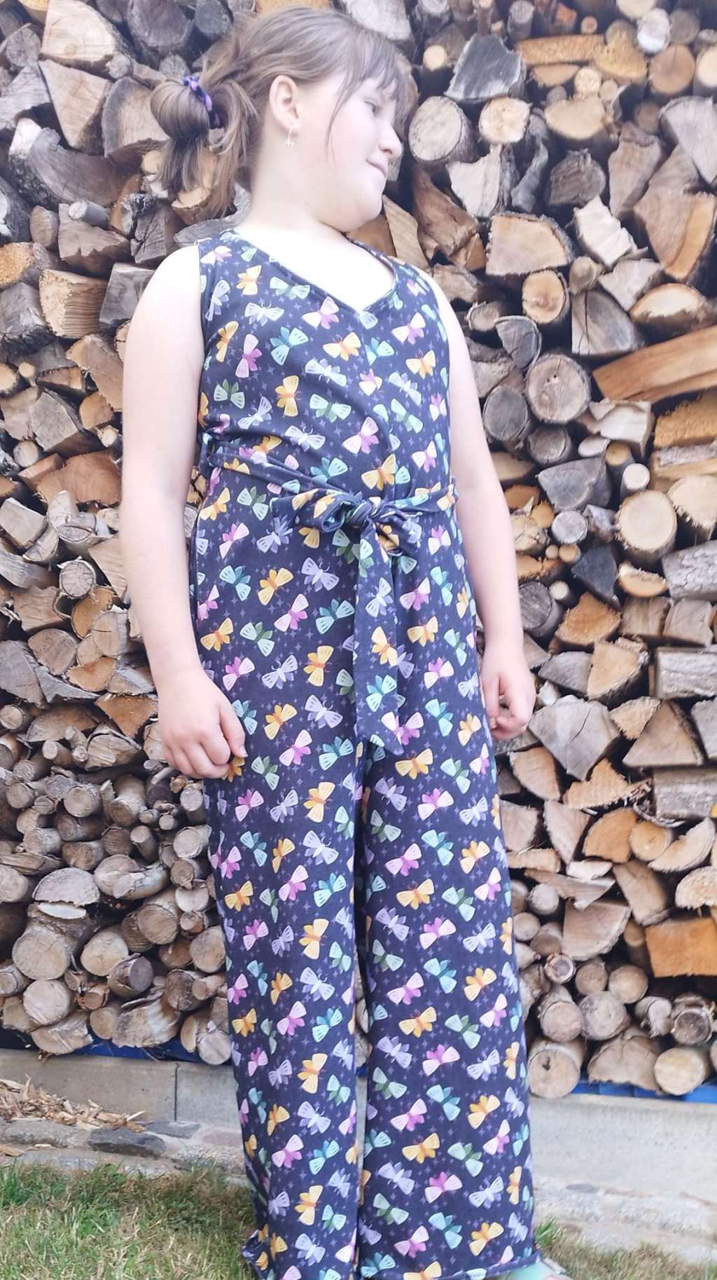 Bio Stoff - Bunte Motten Dunkelblau von Deinki in blau Bio Stoff - Bunte Motten Dunkelblau von Deinki in blau