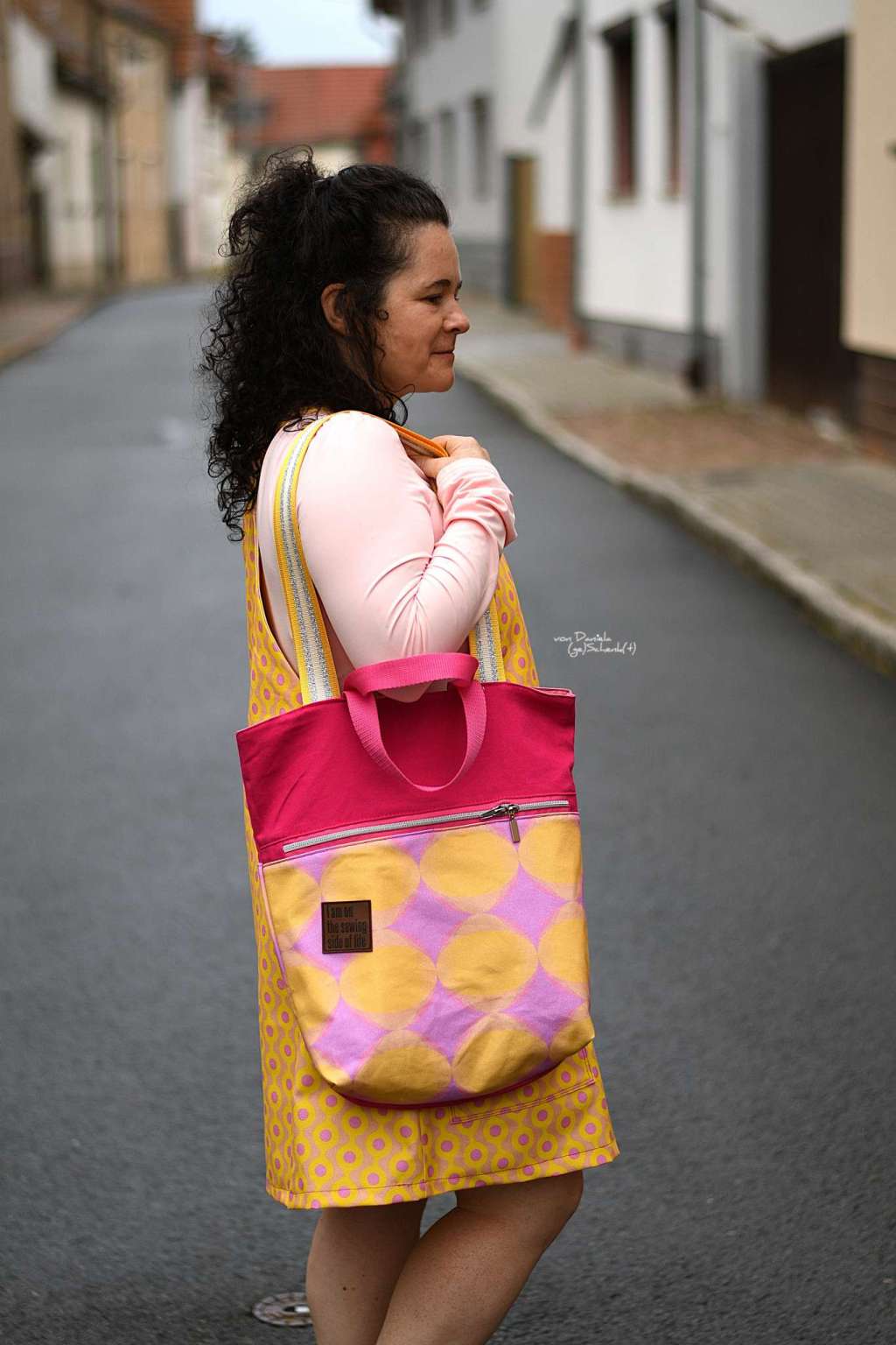 Bio Stoff - Retro Glow von Lisa Sanders in lila