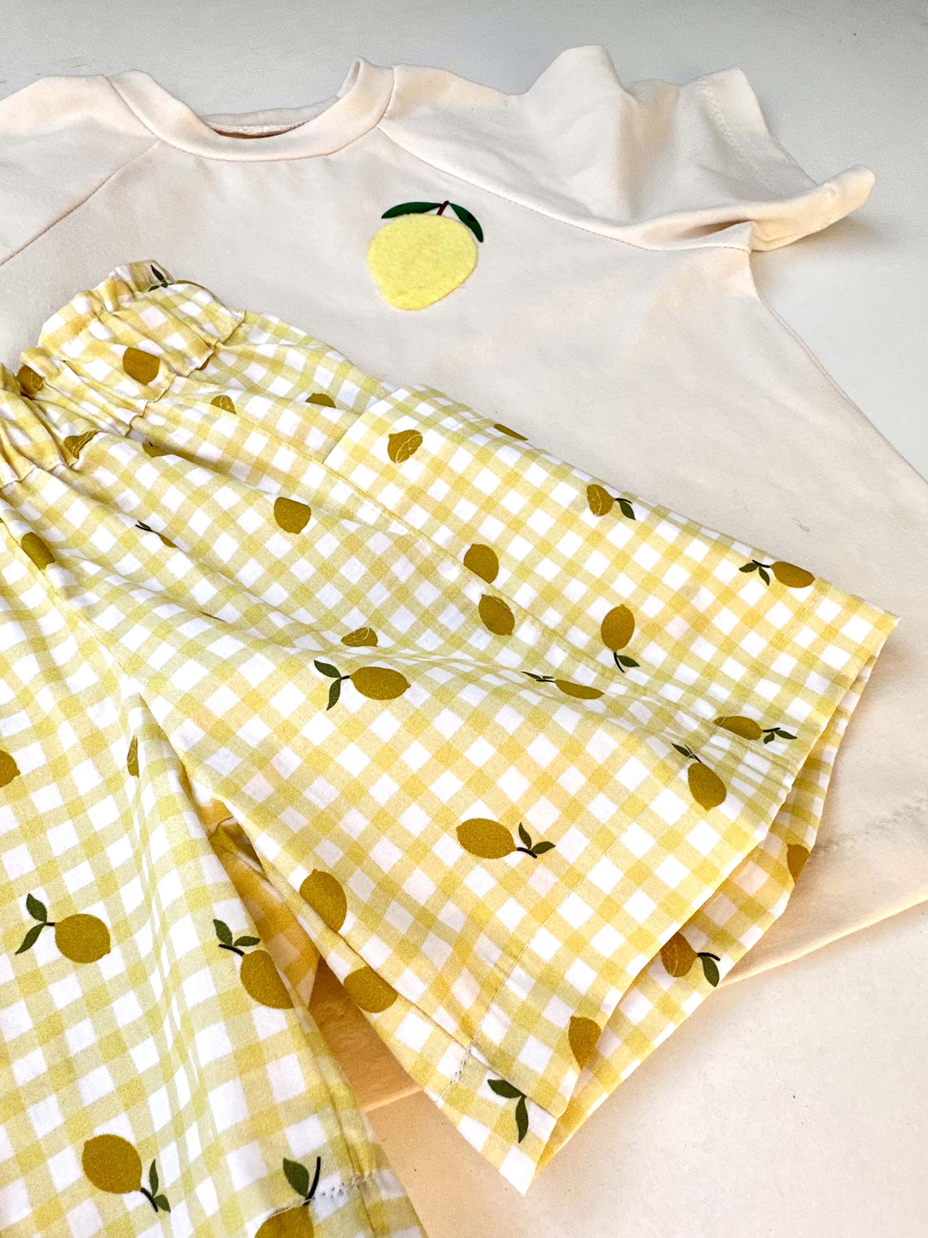 Organic fabric - Mini Zitronen und Karos yellow