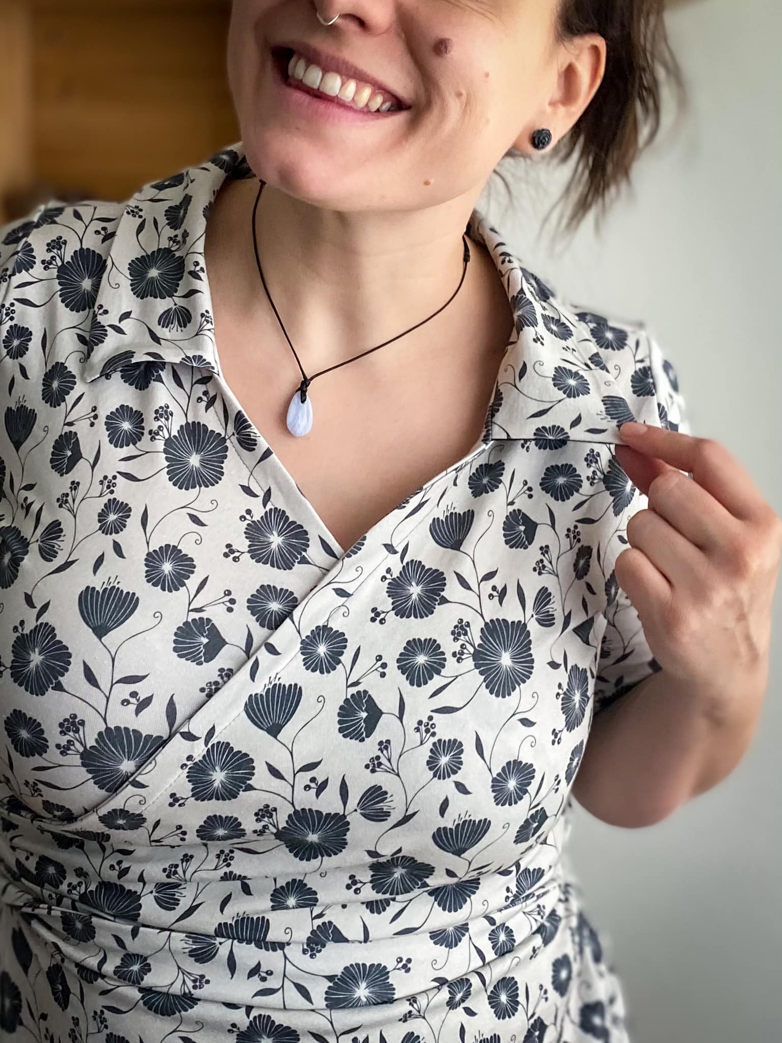 Bio Webware Stoff  -  Blumenranke  - LisaSanders, Floral & Blumen, beige, Blätter & Ranken, schwarz, 100% Bio-Baumwolle