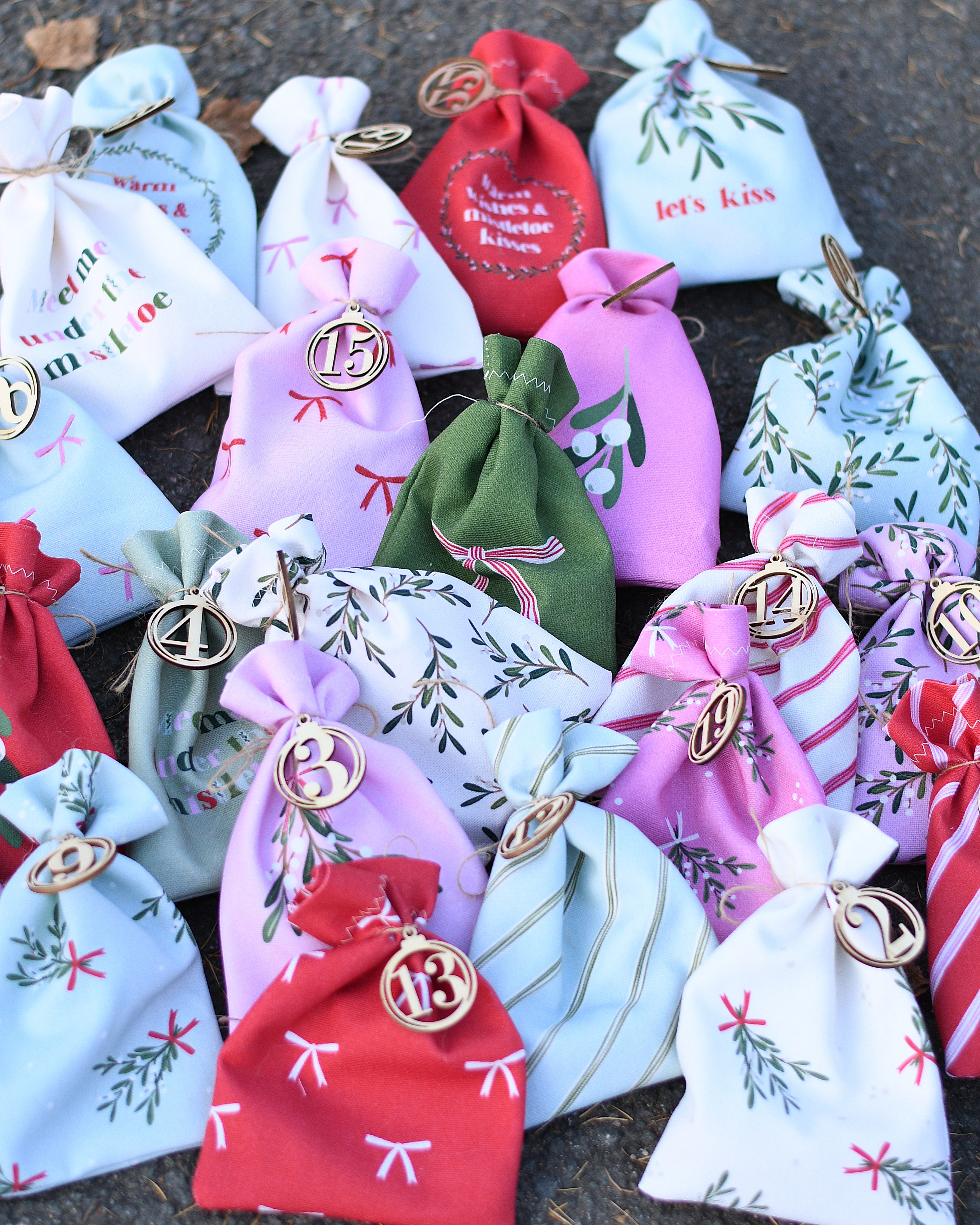 Bio Stoff - Adventskalender Weihnachtsschwaene 100cm Panel rot-grün