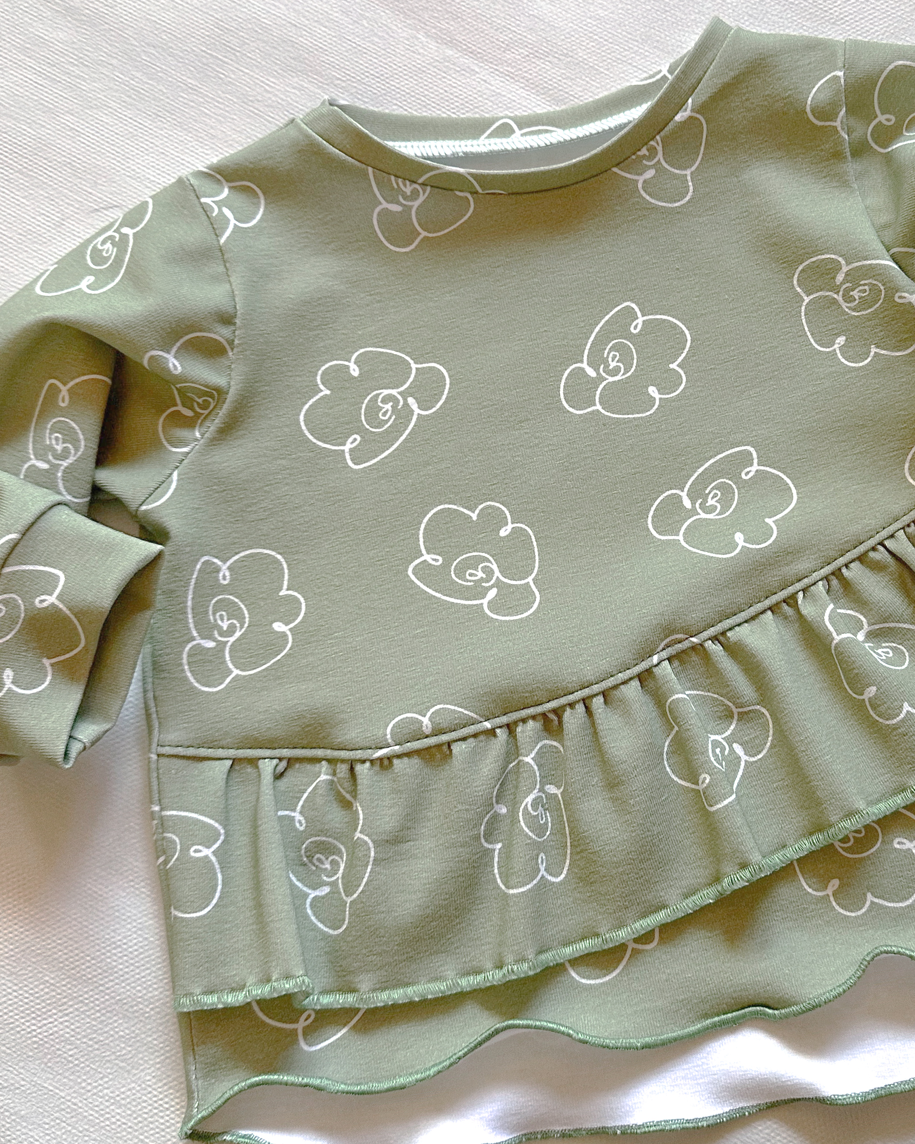 Bio Stoff  - Comic Flowers grün, klein