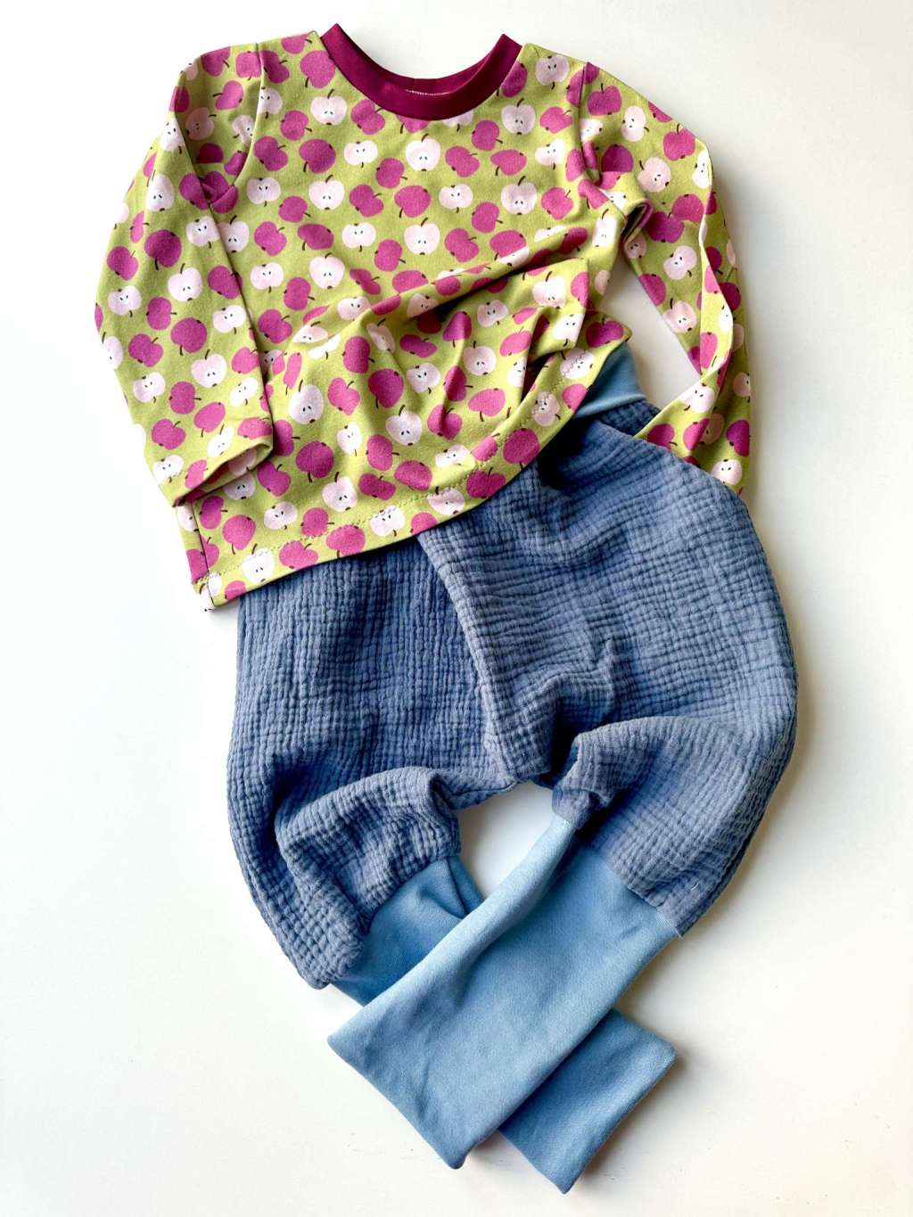 Organic Fabric - Apple Pattern Pink by Andrea Liesert in pink