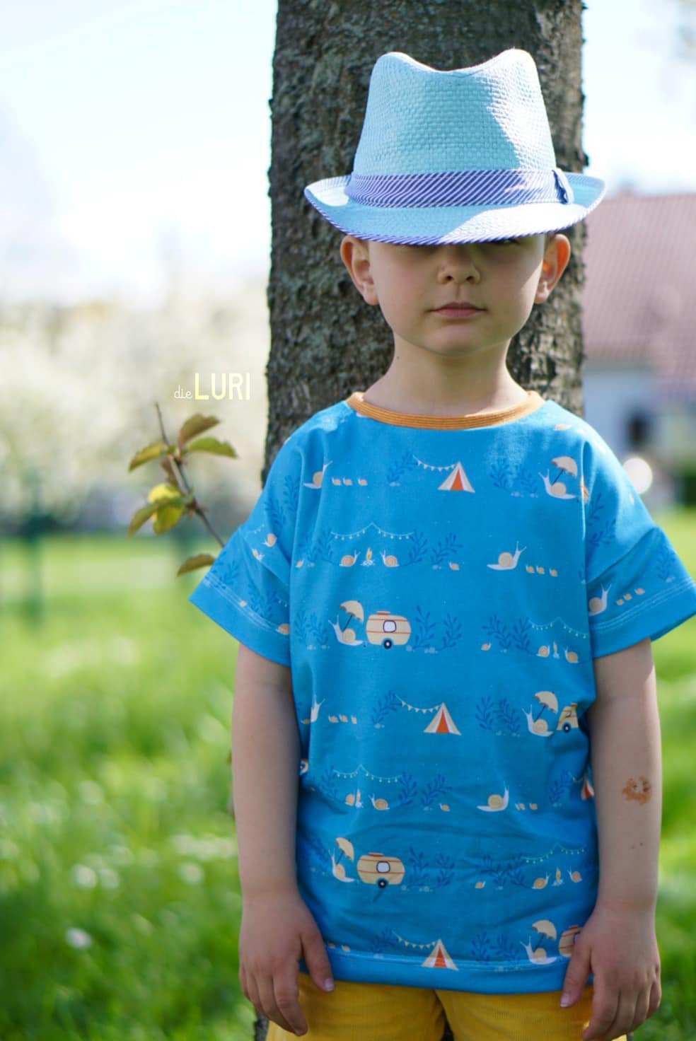 Bio Webware Stoff  -  Camper Schnecke  - LisaSanders, Tiere, blau, Fahrzeuge, Wald, 100% Bio-Baumwolle