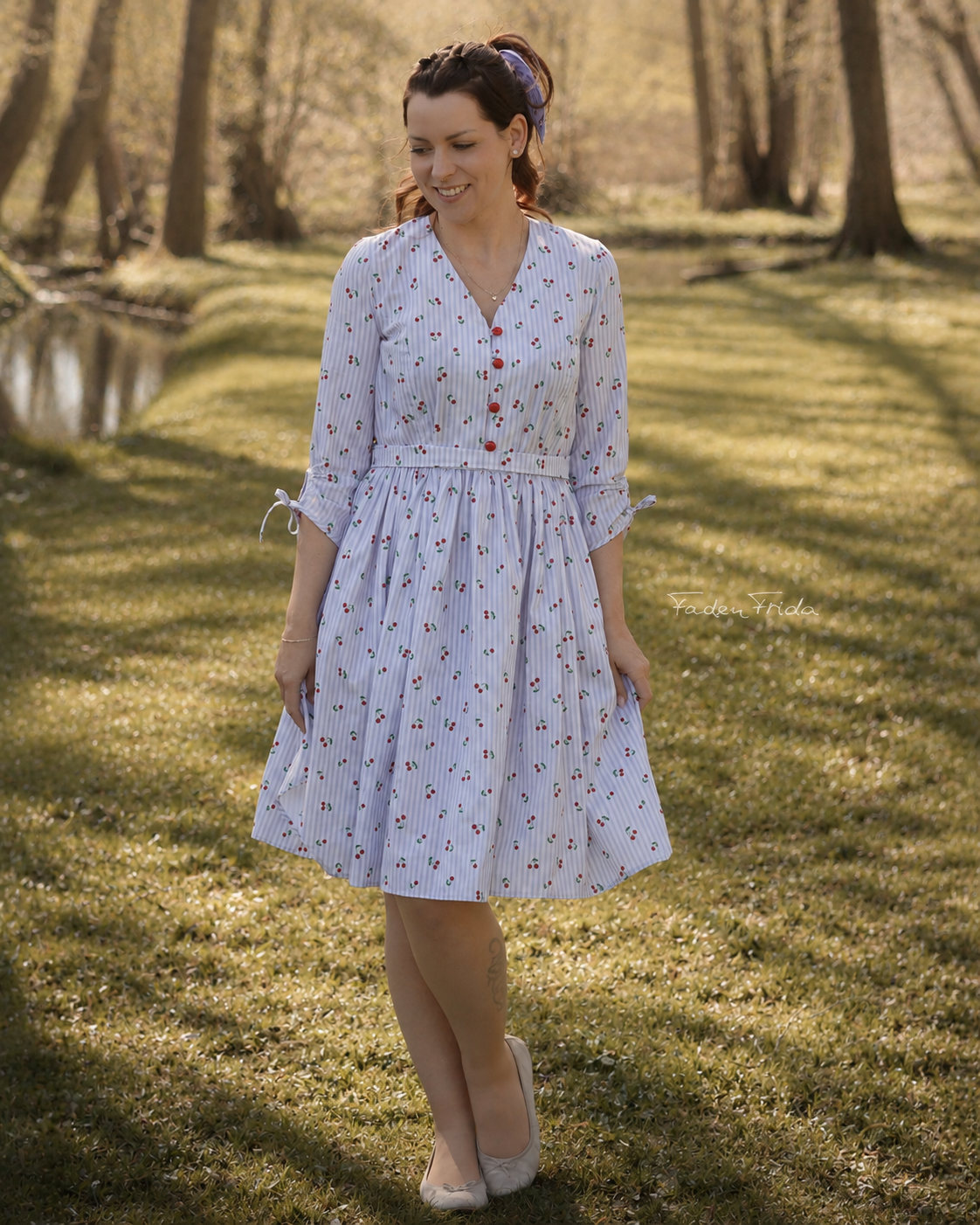 Organic fabric - Cherry Bloom Kleine Kirschen Streifen hellblau