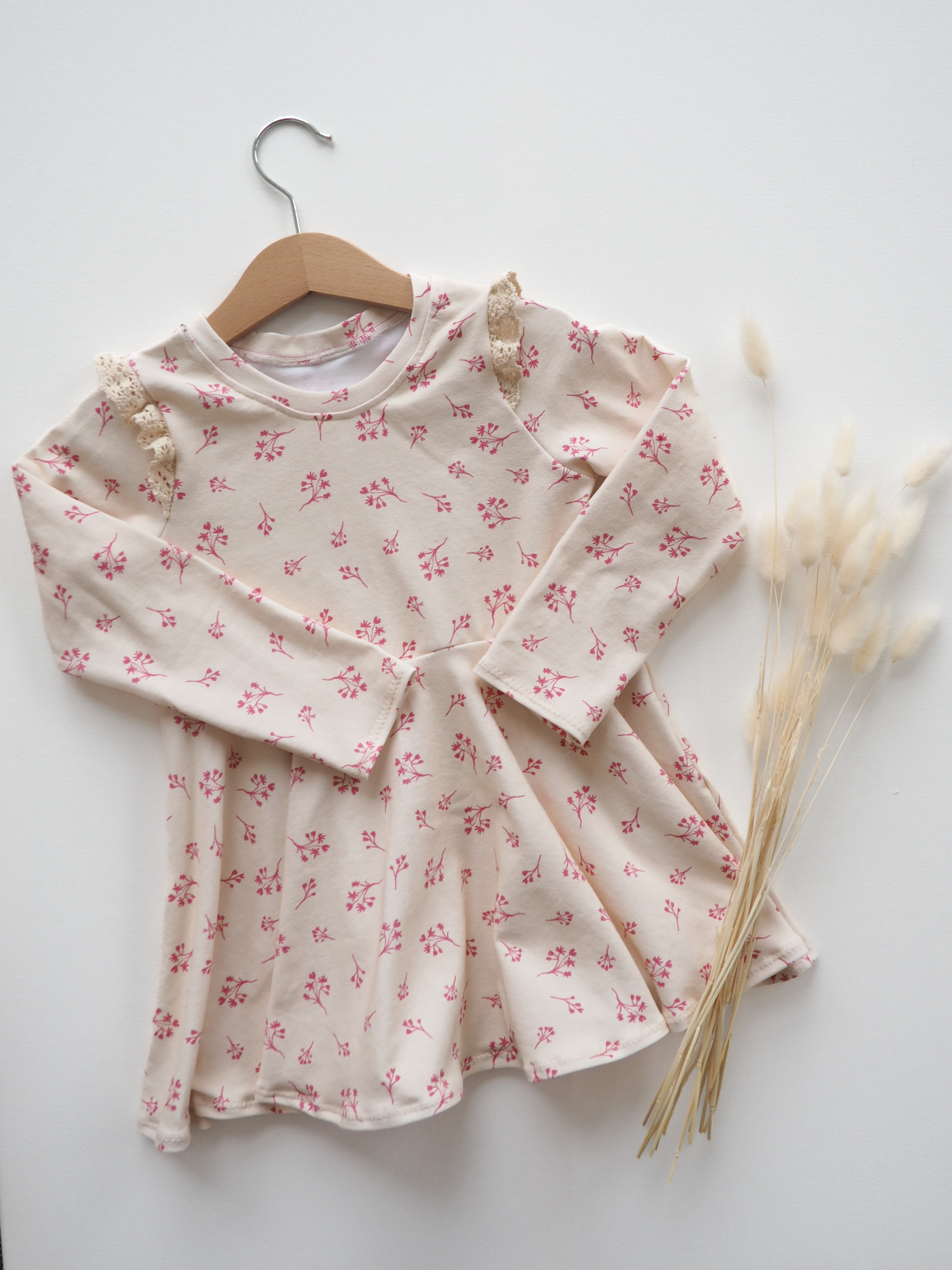 Bio Stoff - Ditsy Flower Sketch pink