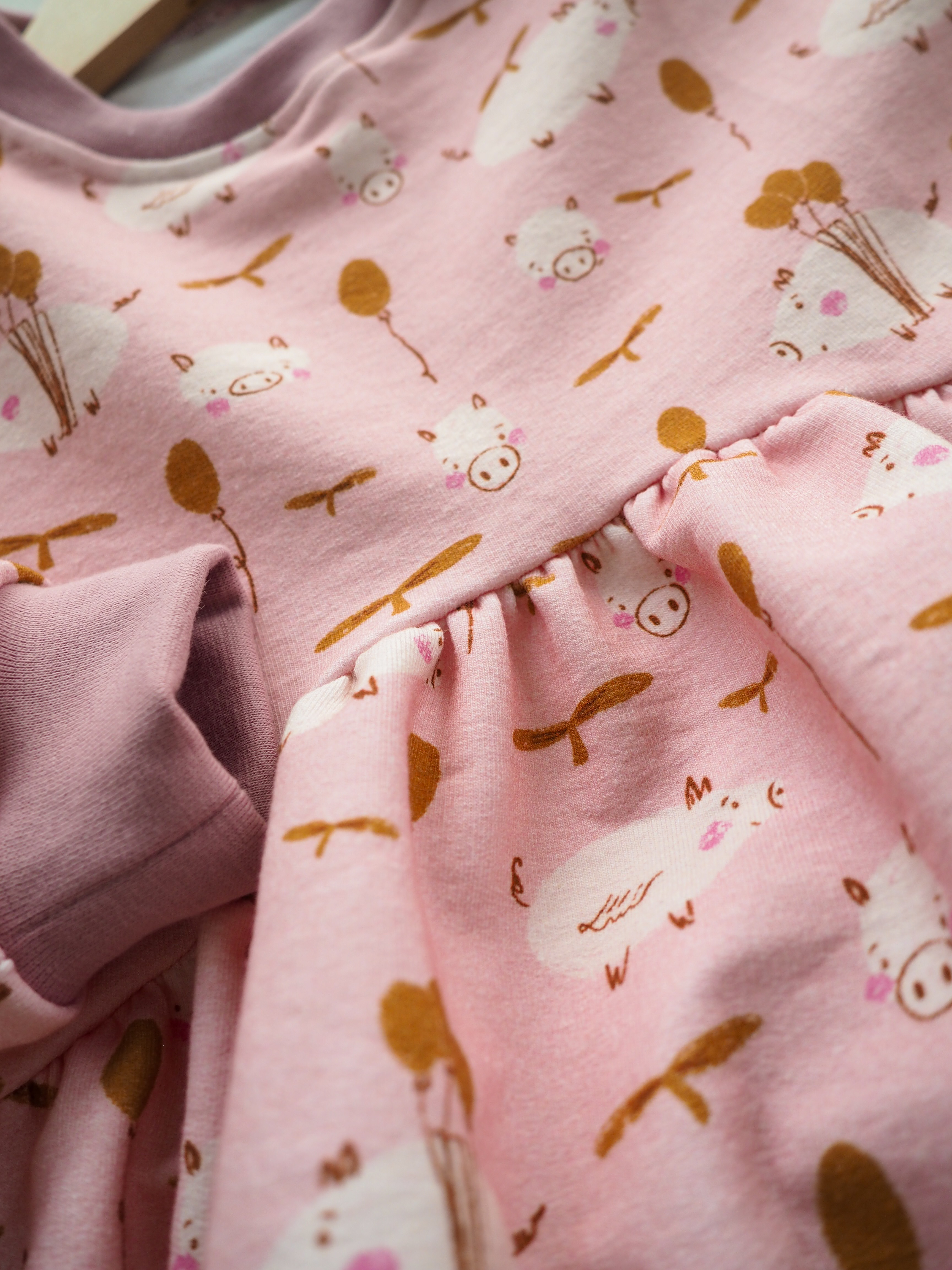 Organic fabric -  Piggy Party pink