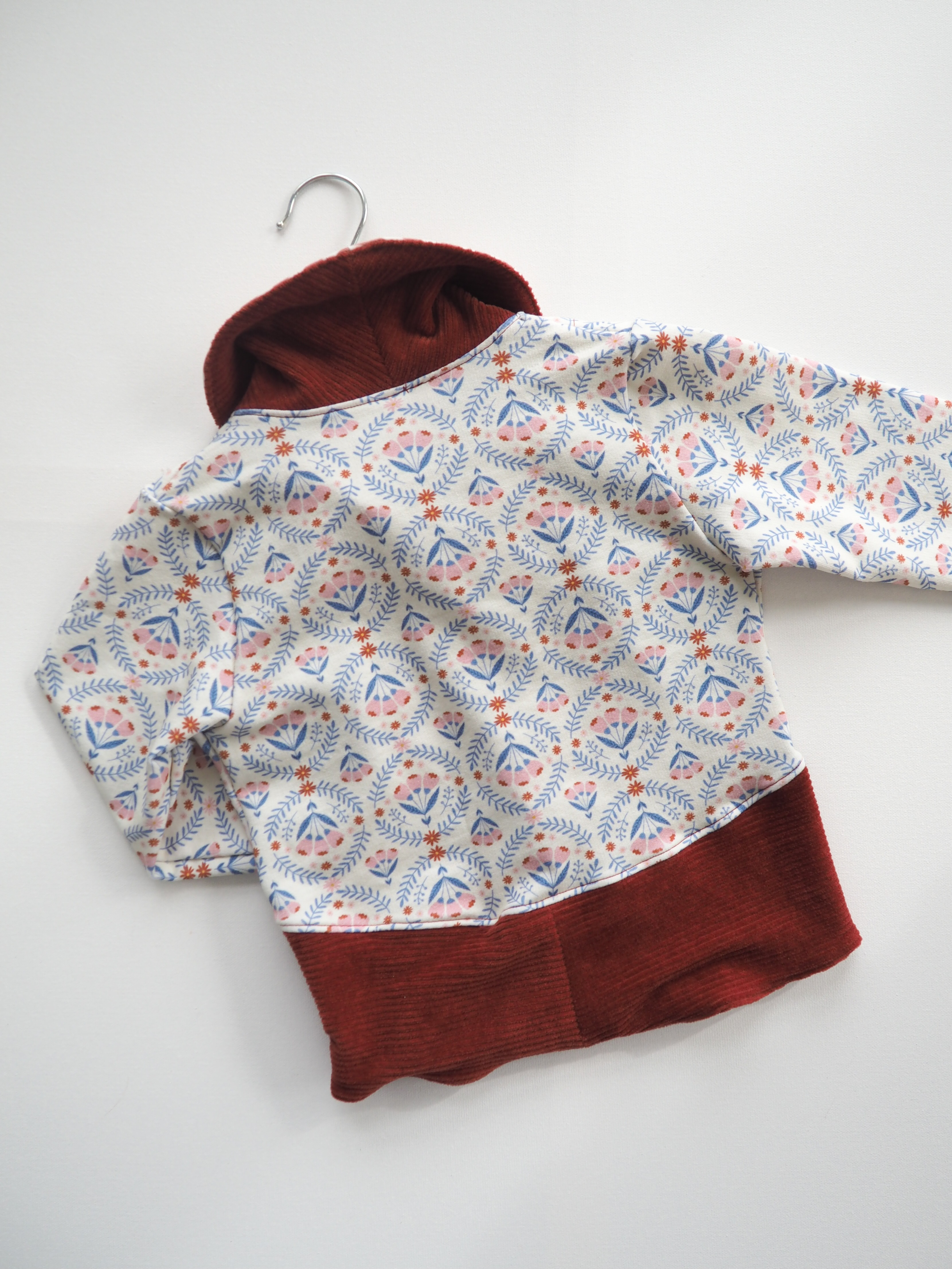 Bio Stoff  - Sommerblumen Kränze creme, blau