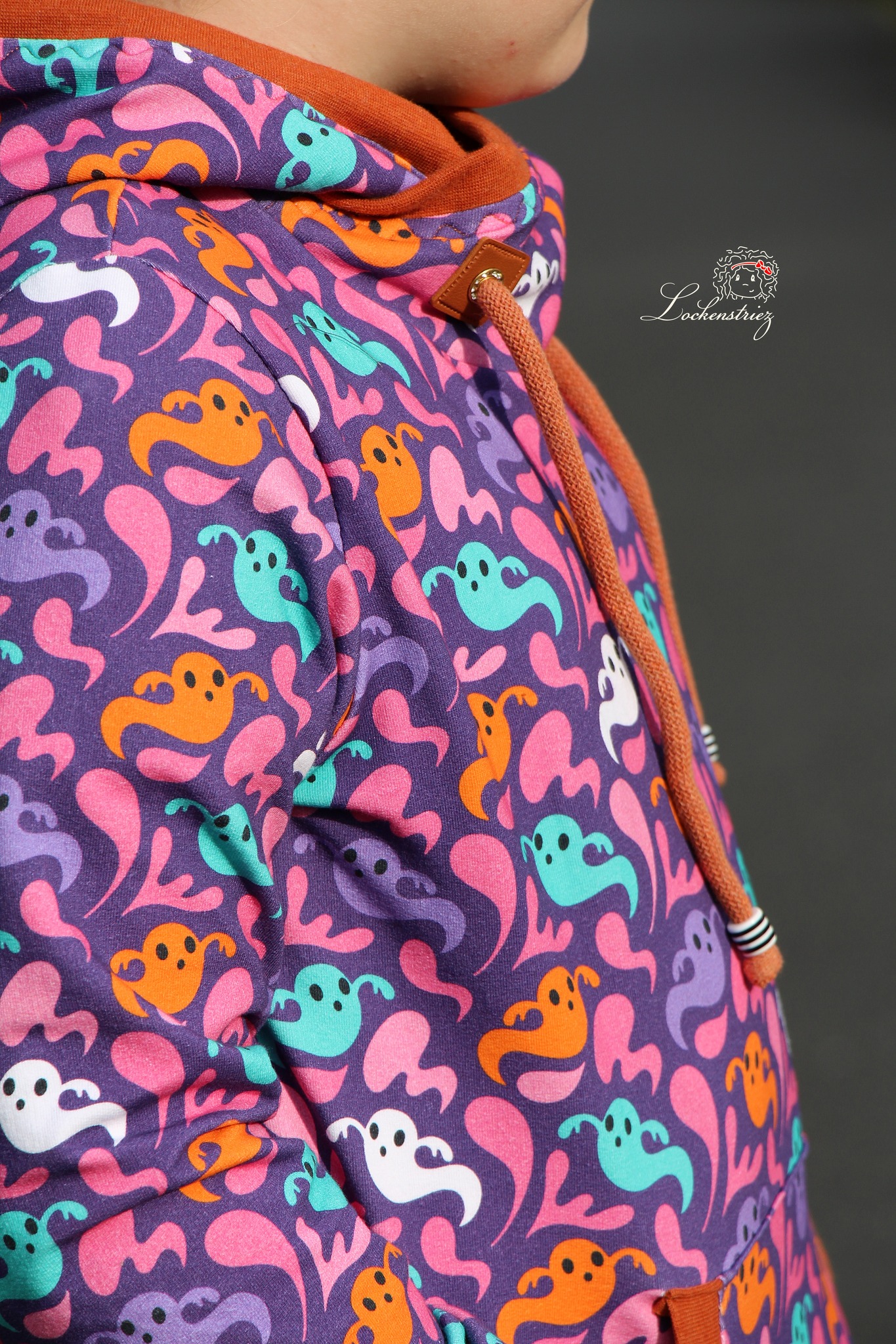 Bio Webware Stoff  -  Spuuk Party Nacht  - Fummelhummel, Halloween, lila, 100% Bio-Baumwolle