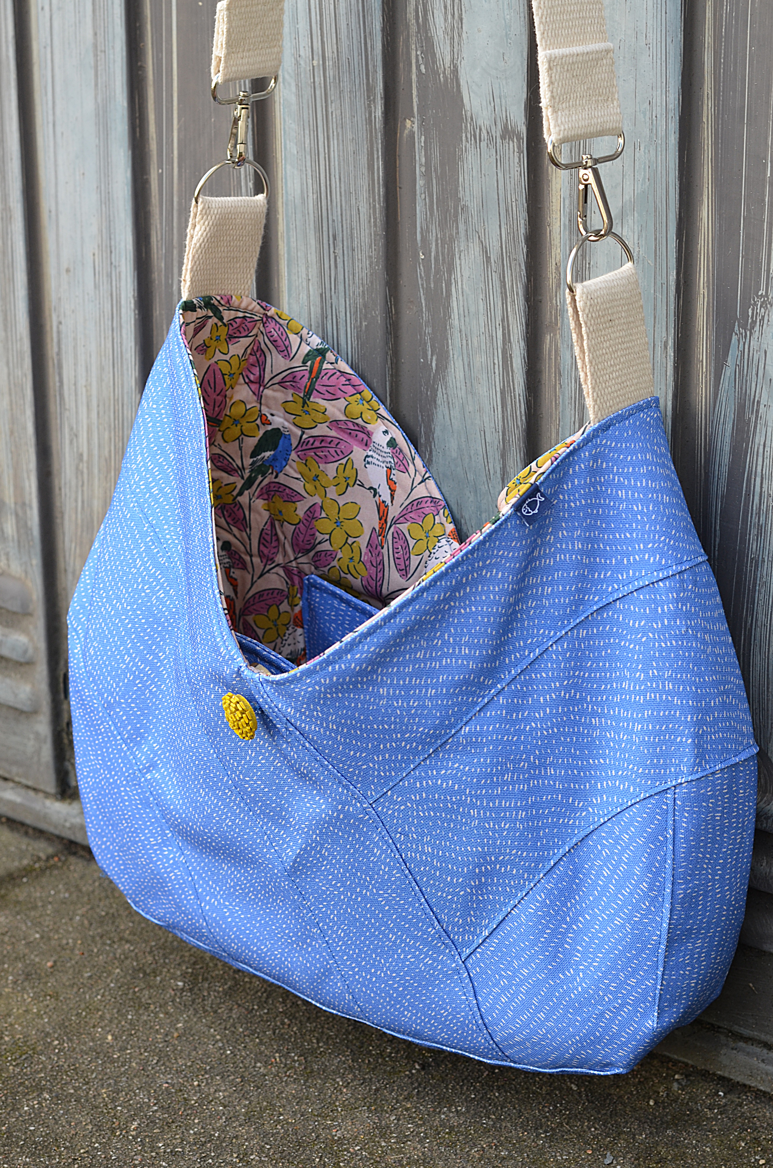 Organic fabric  -  Parrot Pattern Plumage