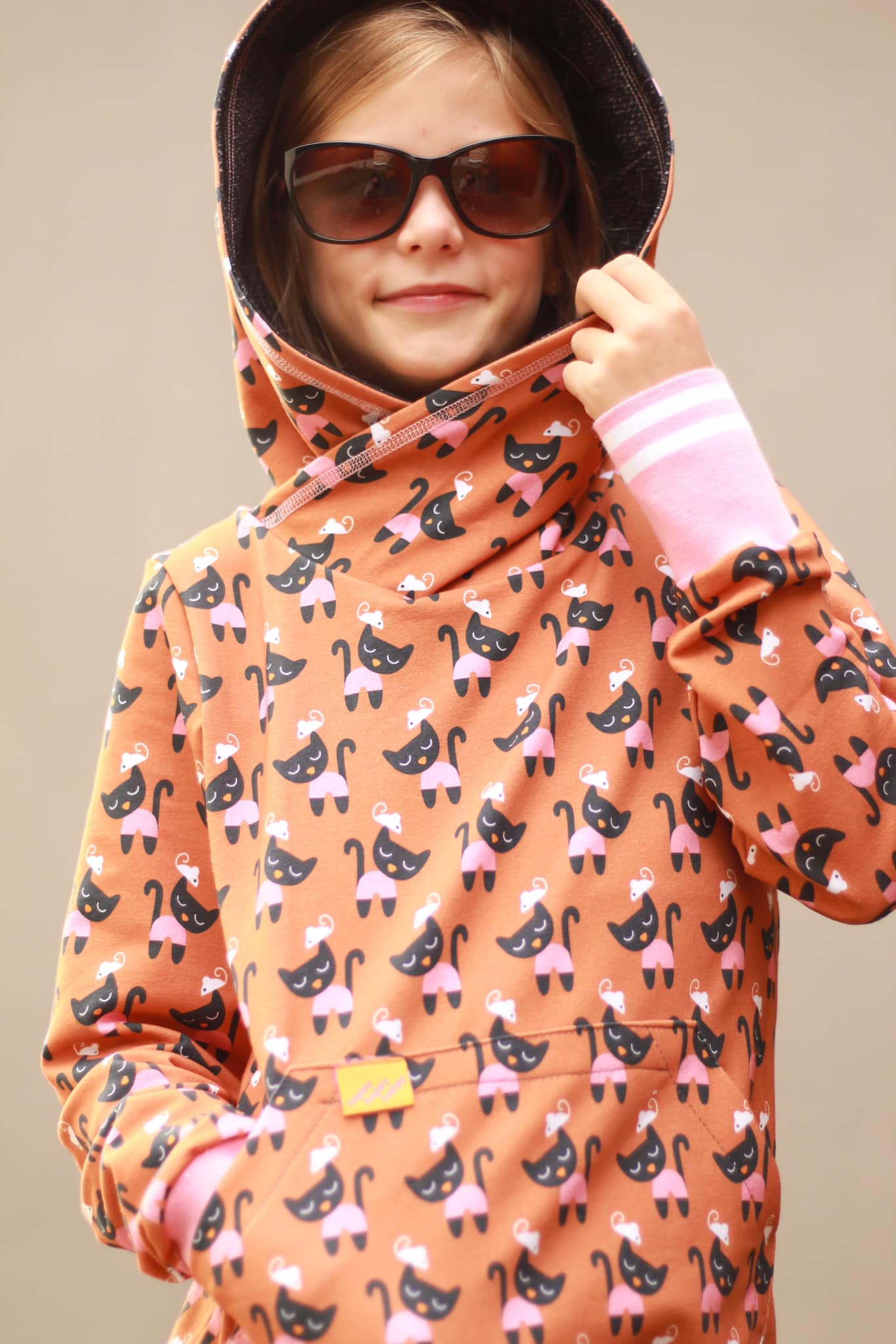 Bio Webware Stoff  -  Miezemaus  - Fummelhummel, braun, Tiere, kupfer/rost, 100% Bio-Baumwolle