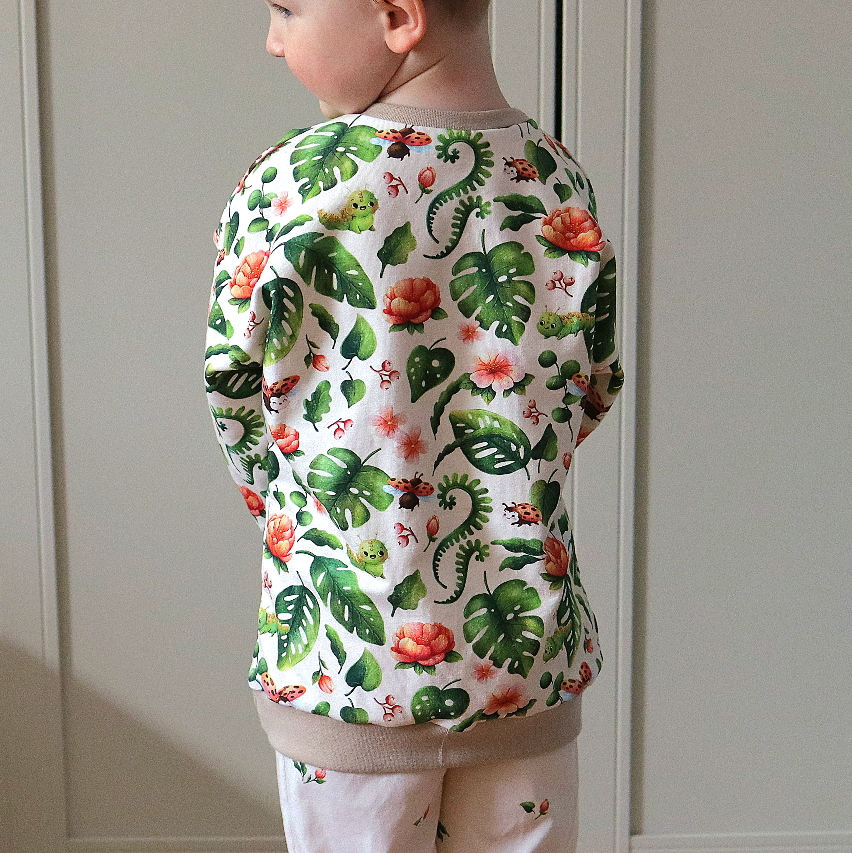 Organic fabric  -  Bugs and Flowers white