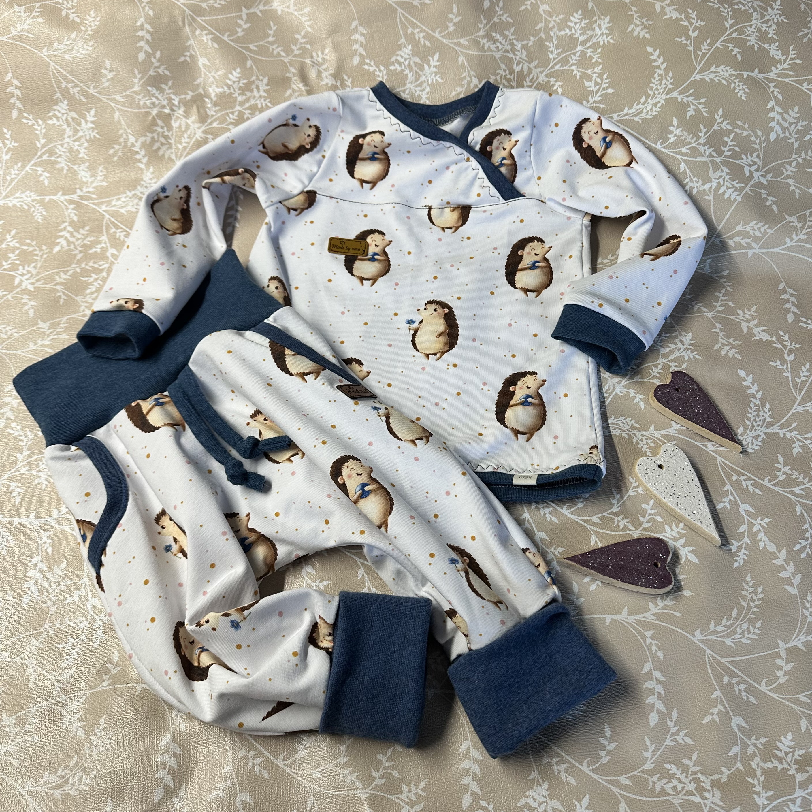 Bio Stoff - Blaubeerigel Punkte weiß