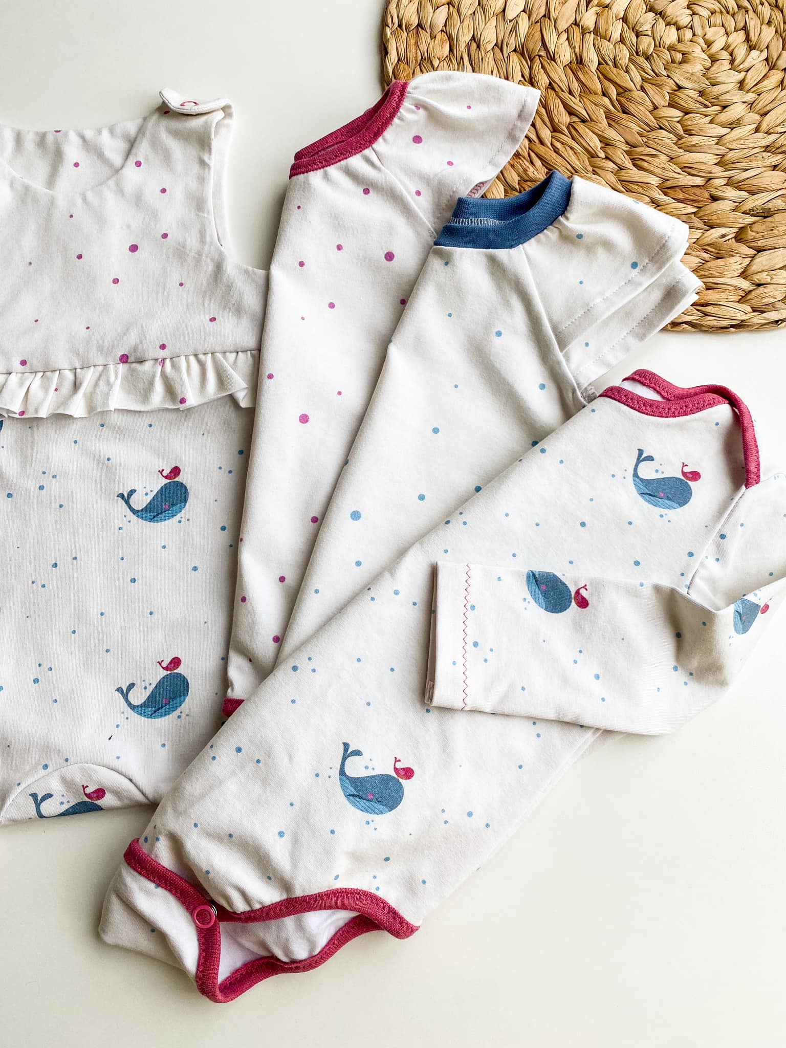 Scuba Stoff  -  Blubber  - LisaSanders, creme, Punkte, blau, Breite 150 cm