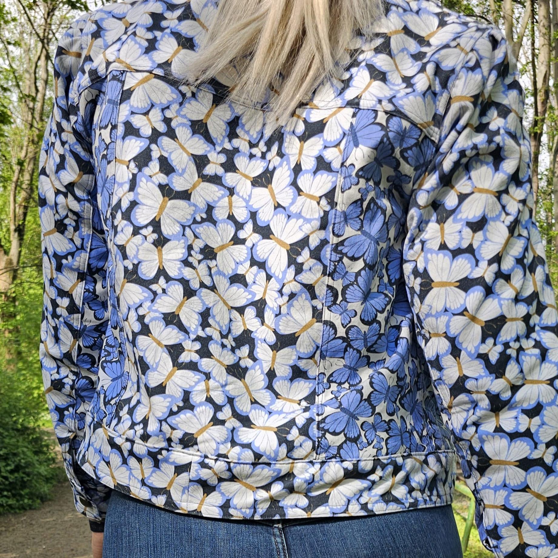Bio Summersweat Stoff - Schmetterlinge sind da - Deinki, Floral & Blumen, Garten, Frühling, blau, creme, Breite 150 cm Bio Summersweat Stoff - Schmetterlinge sind da - Deinki, Floral & Blumen, Garten, Frühling, blau, creme, Breite 150 cm